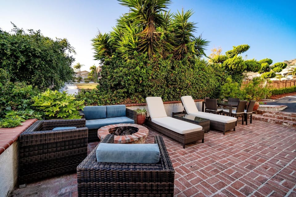 Property building, Patio, Garden