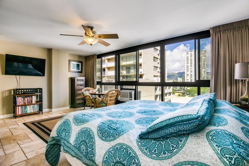 Photo of the whole room, Bedroom