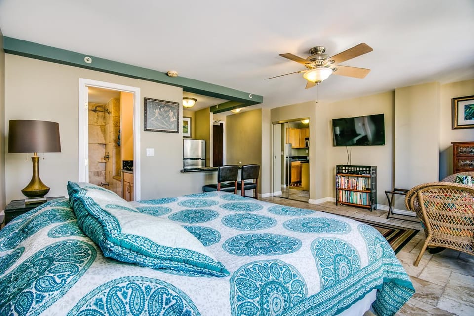TV and multimedia, Photo of the whole room, Bedroom