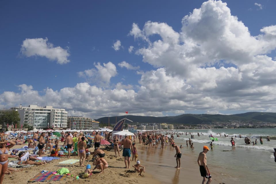 Apartment in Sunny beach, Complex Sun Village, 80 qm, 2 bedrooms & living room near to the beach, SWIMMING POOL, garden Apartment hotel in Sunny Beach