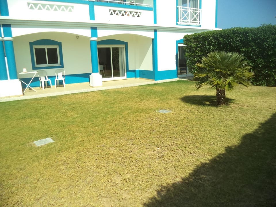 Property building, Garden, Balcony/Terrace
