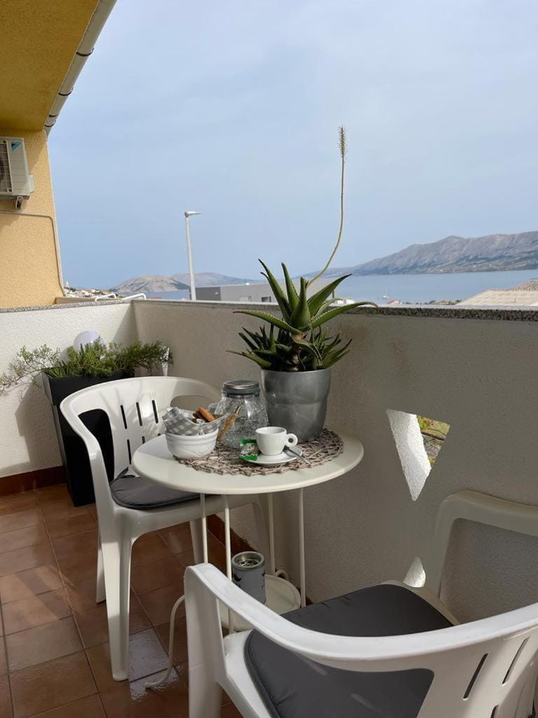Natural landscape, View (from property/room), Balcony/Terrace, Living room, Dining area, Sea view