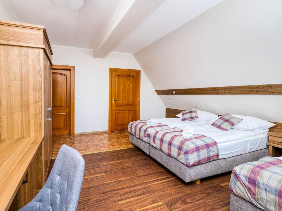 Bed, TV and multimedia, Photo of the whole room, Bedroom, wardrobe