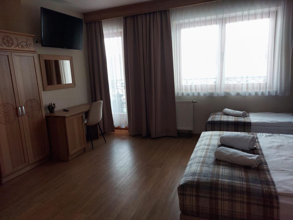 Bed, TV and multimedia, Photo of the whole room, Bedroom, wardrobe