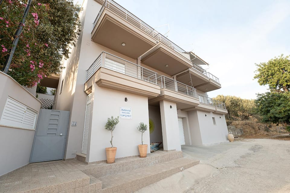 Property building, Facade/entrance, Property logo or sign