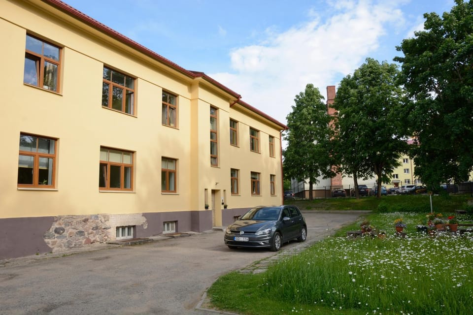 Property building, Facade/entrance, Parking