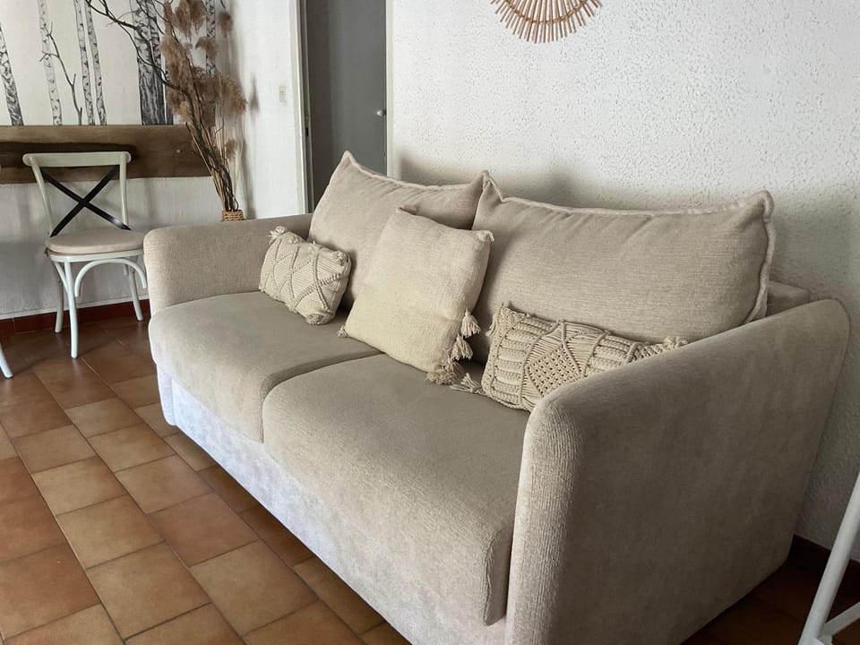 Living room, Seating area, furniture