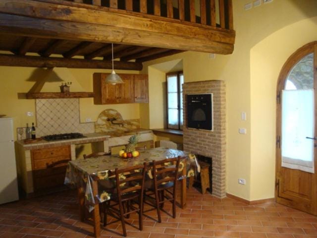 Kitchen or kitchenette, Dining area, stove