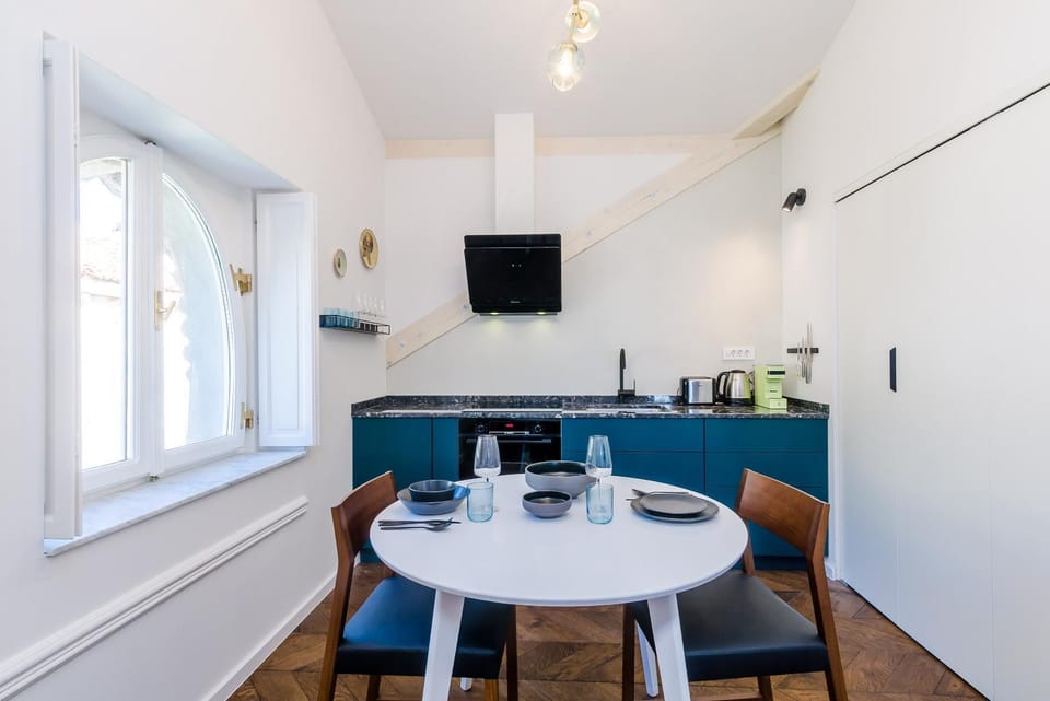 Coffee/tea facilities, Kitchen or kitchenette, Dining area