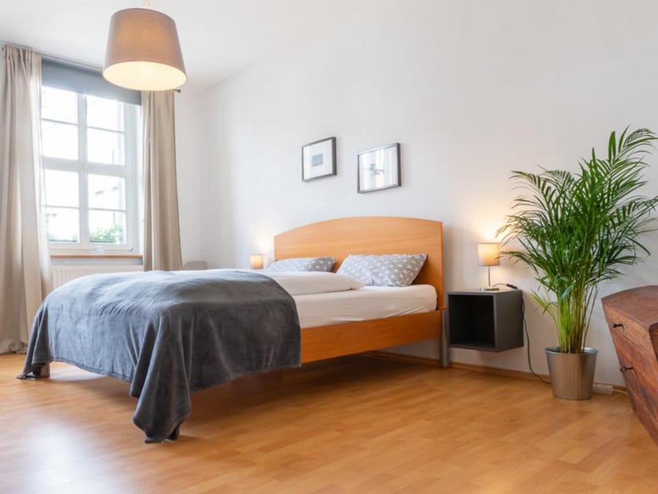 Photo of the whole room, Bedroom
