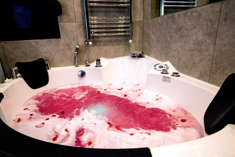 Massage, Bathroom, Spa and wellness centre/facilities