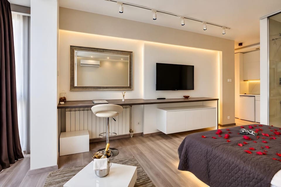 Bed, Living room