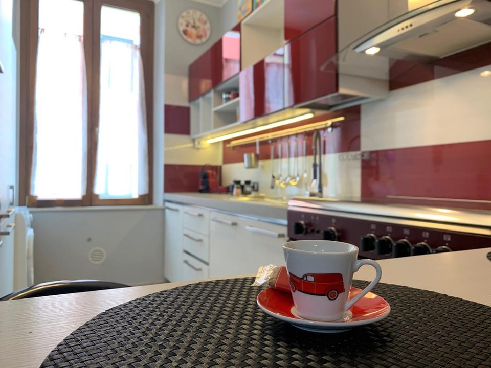 Kitchen or kitchenette, Decorative detail, Dining area