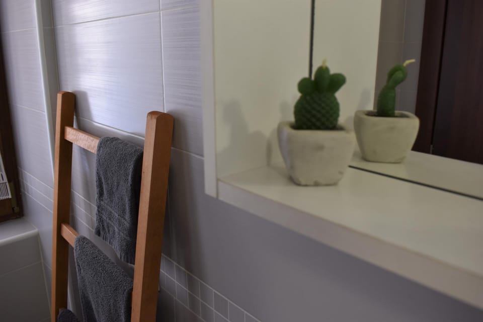 Bathroom, Decorative detail