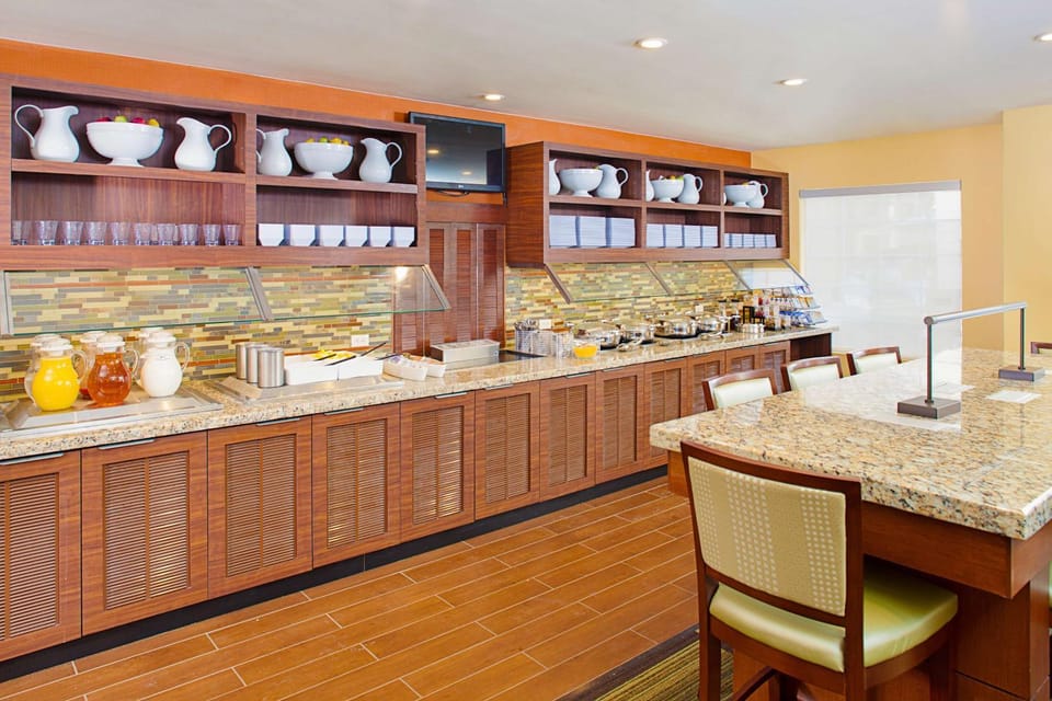 Restaurant/places to eat, Dining area, On site
