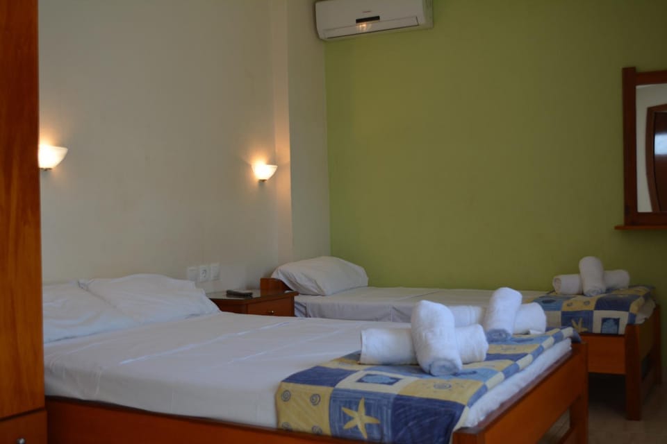 Bed, Photo of the whole room, Decorative detail, Bedroom, Area and facilities