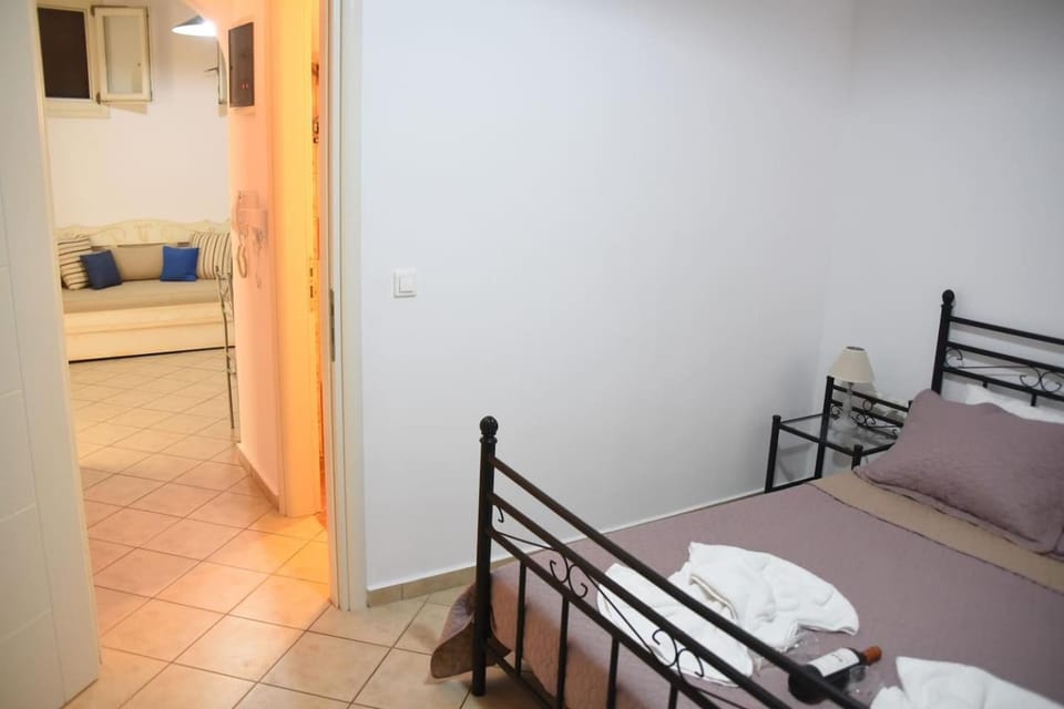 Bed, Living room, Photo of the whole room, Bedroom