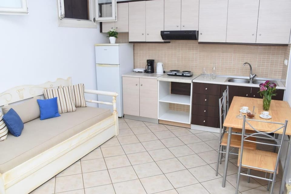 Kitchen or kitchenette, Living room, Dining area
