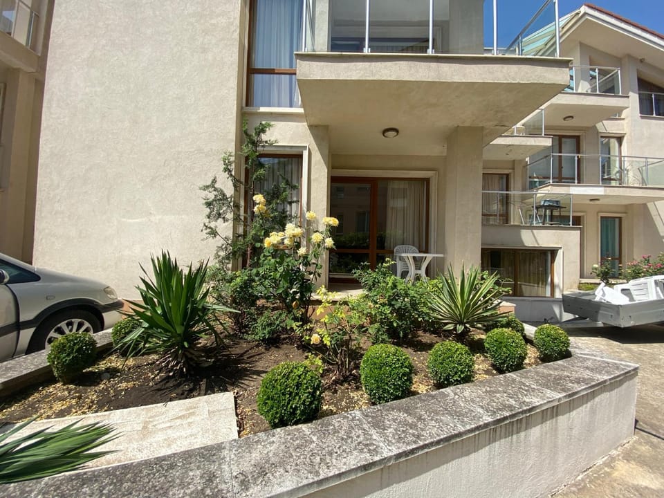 Facade/entrance, Parking