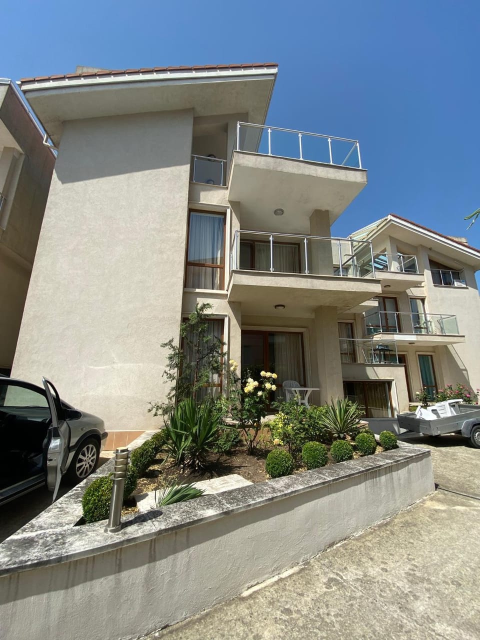 Facade/entrance, Parking