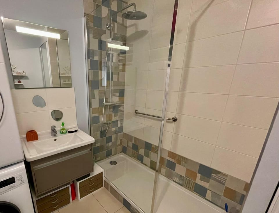 Shower, Bathroom