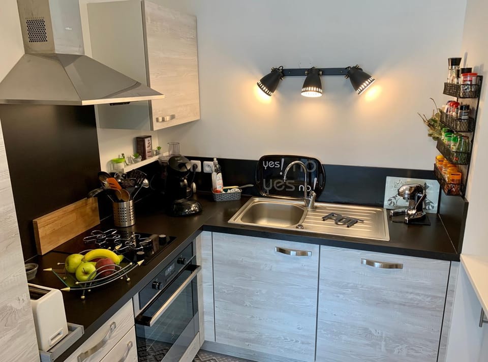 Coffee/tea facilities, Kitchen or kitchenette, Food