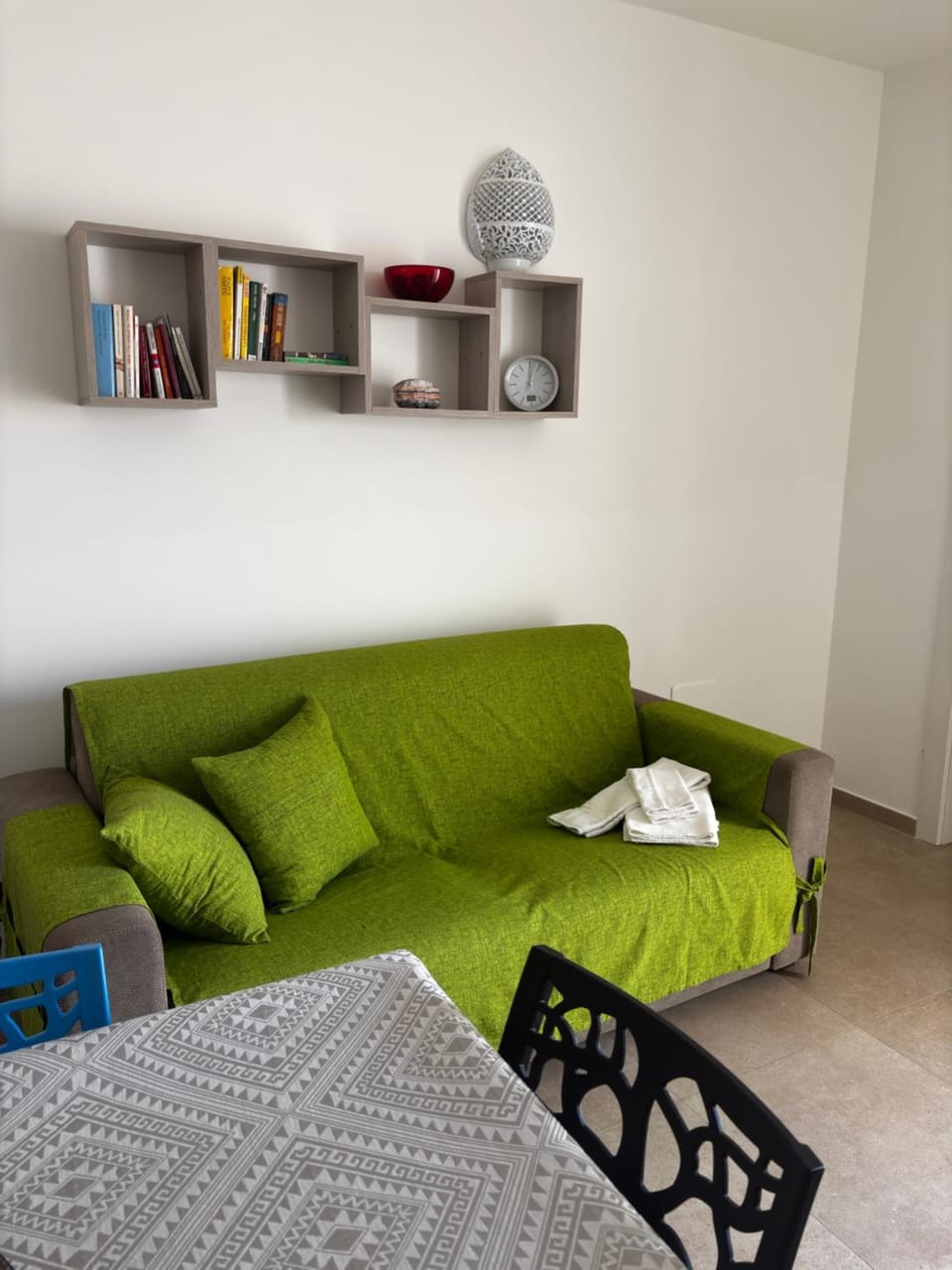 Library, Living room, Seating area