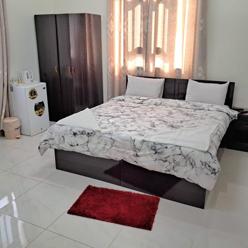 Bed, Photo of the whole room, Seating area, Bedroom