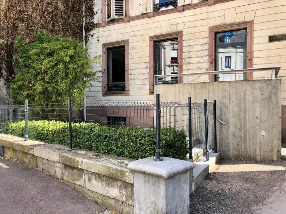 Property building, Patio, Facade/entrance