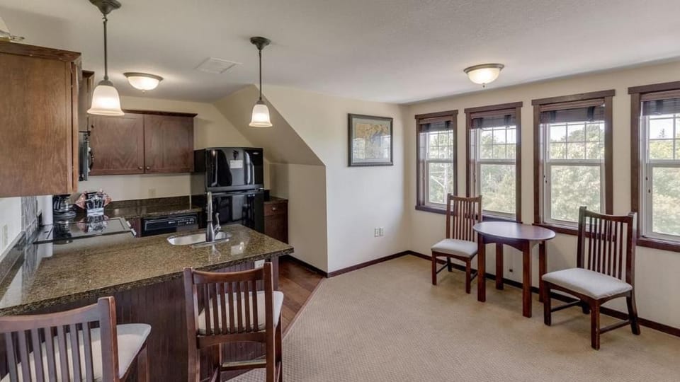 Kitchen or kitchenette, Seating area, Dining area