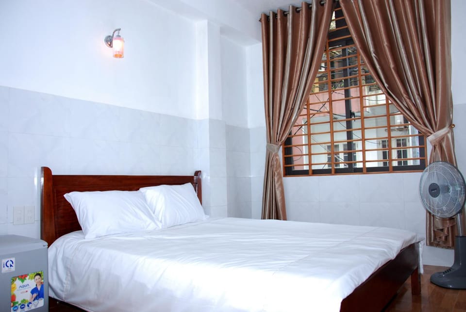 Bed, View (from property/room), Photo of the whole room, Bedroom