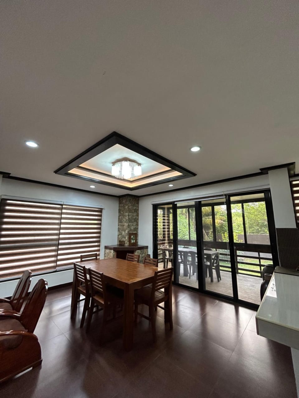 Seating area, Dining area