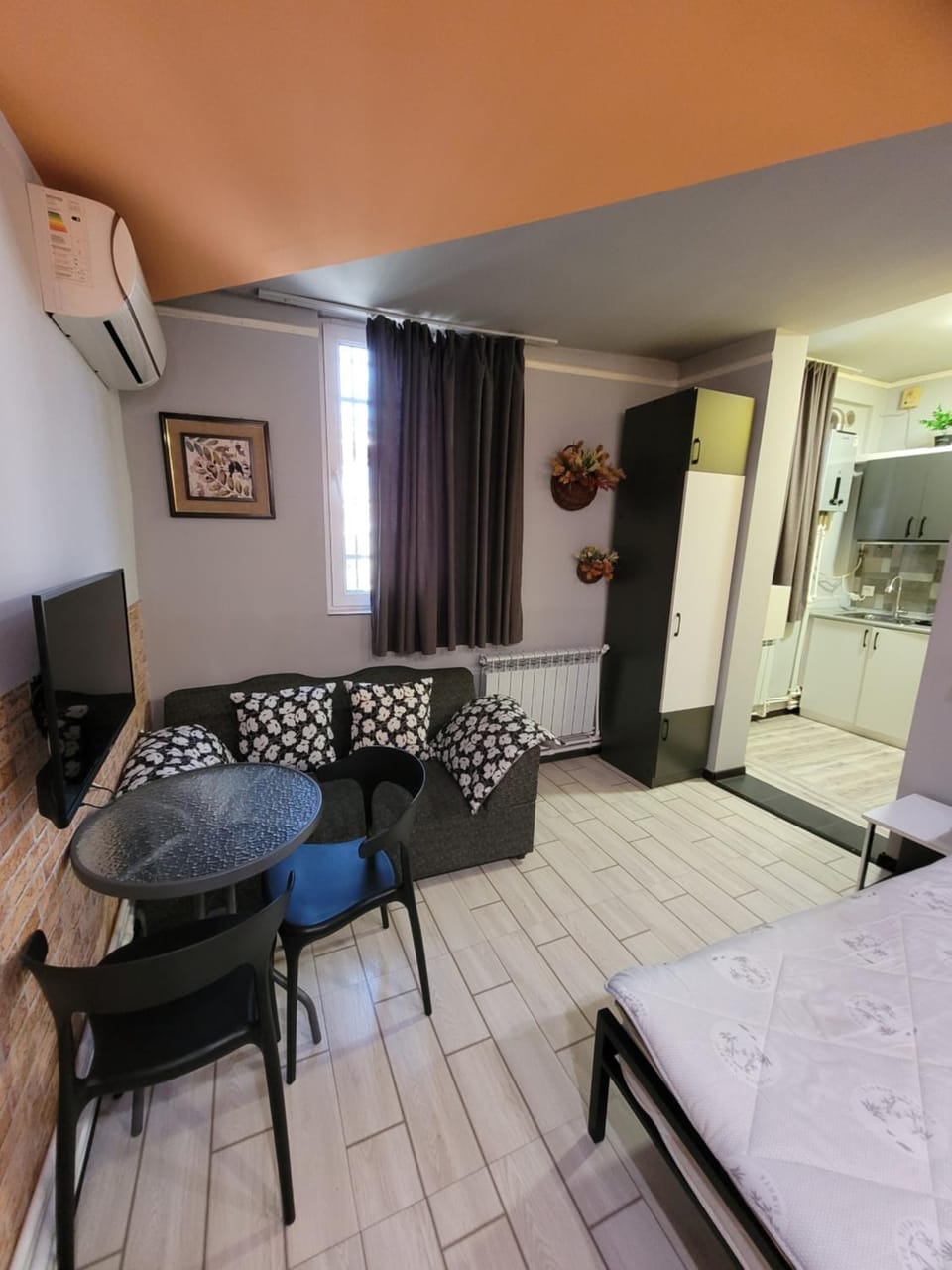 Мини дом целиком около мед центра Астхик Bed and Breakfast in Yerevan