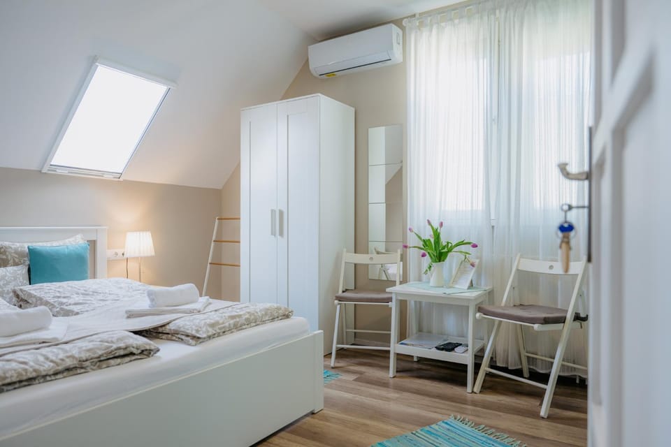 Bed, Bathroom, Bedroom, wardrobe