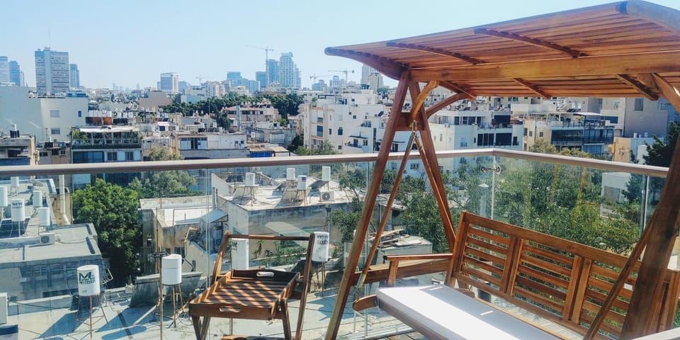 Communal lounge/ TV room, Balcony/Terrace, City view