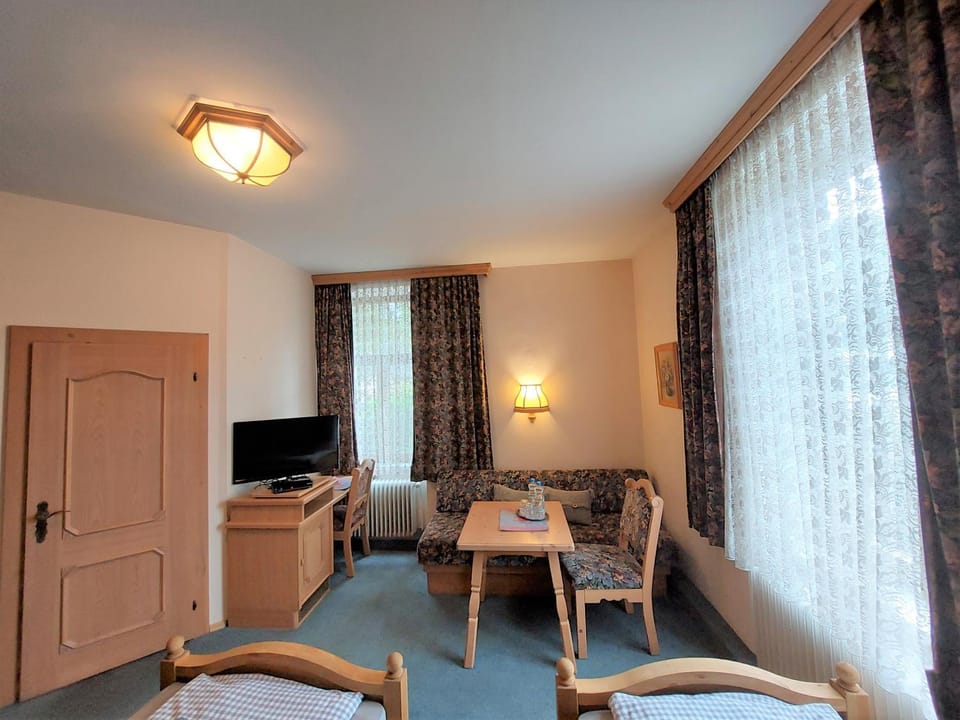 3 Raben - Leoben - Zimmer für Geschäftsreisende, Urlauber, Monteure und Handwerker, Polski Pensjonat Austria Bed and Breakfast in Styria