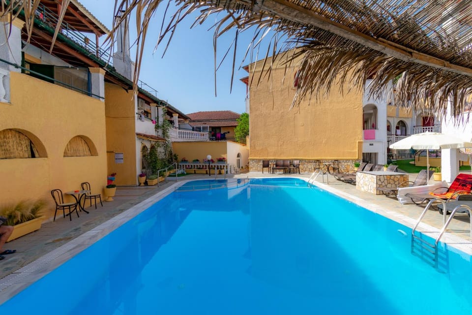 Property building, Swimming pool, Swimming pool