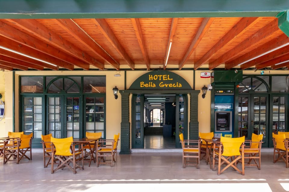 Facade/entrance, Lounge or bar