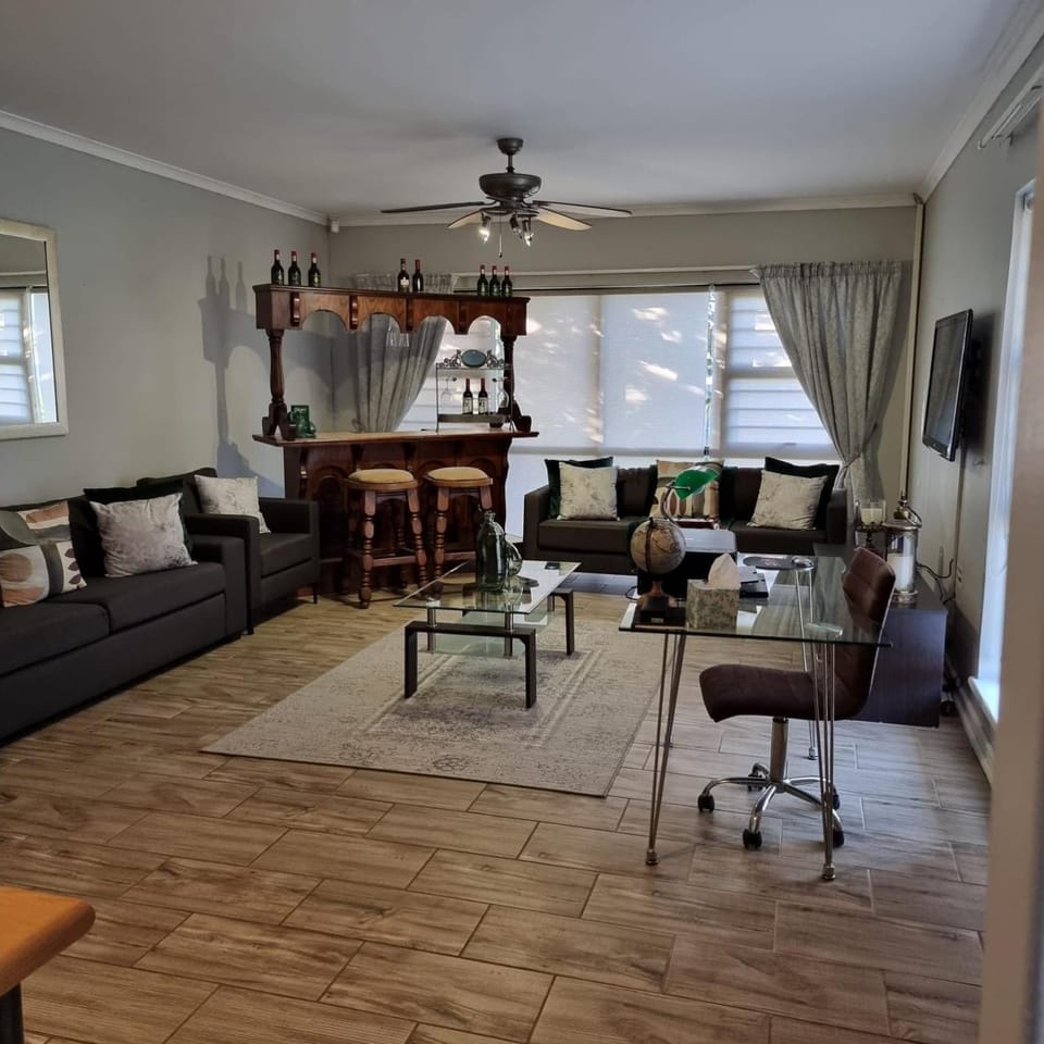 Home Away From Home House in Port Elizabeth