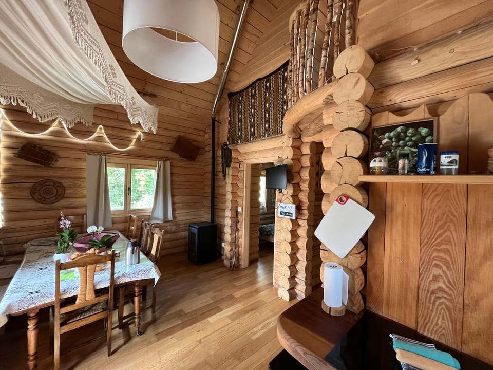 Kitchen or kitchenette, Living room, Decorative detail, Seating area, Dining area, internet