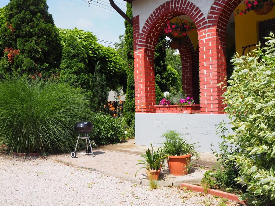 Facade/entrance, BBQ facilities, Garden