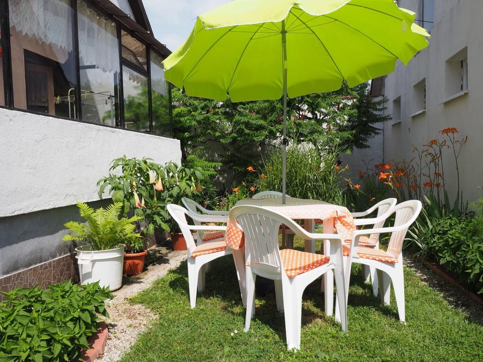 Garden, Seating area