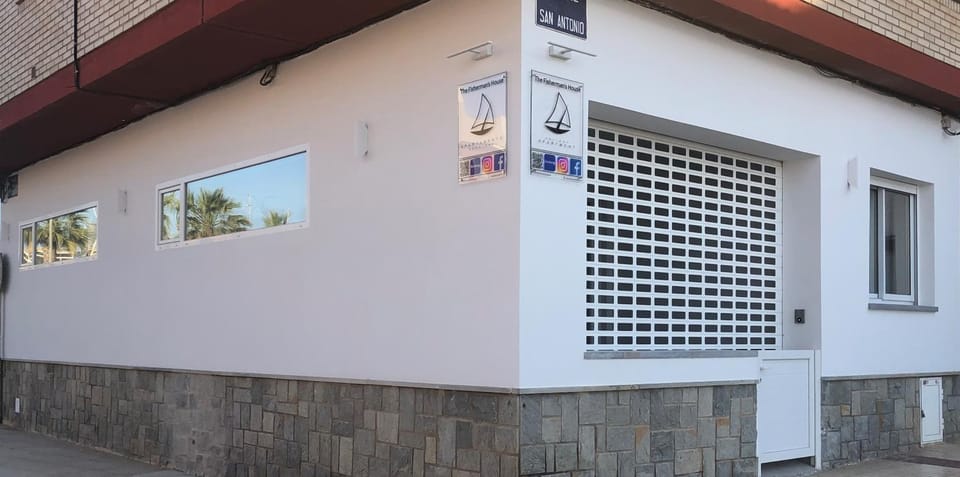 Facade/entrance, Property logo or sign