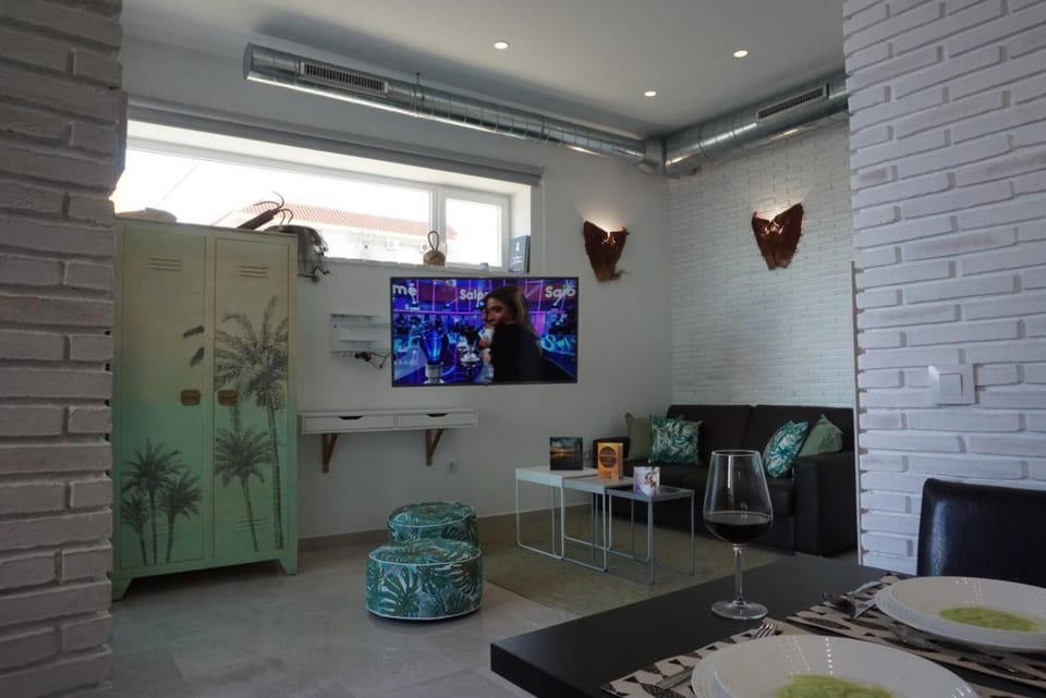 Communal lounge/ TV room, Living room, Dining area