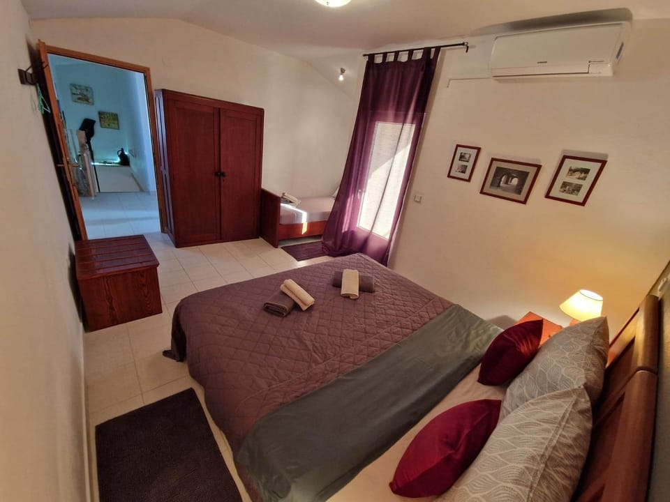 Bed, Photo of the whole room, Bedroom, towels, wardrobe, air conditioner