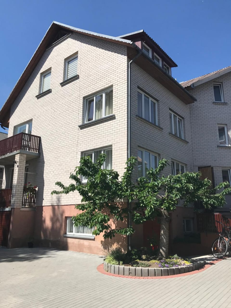 Property building, Day