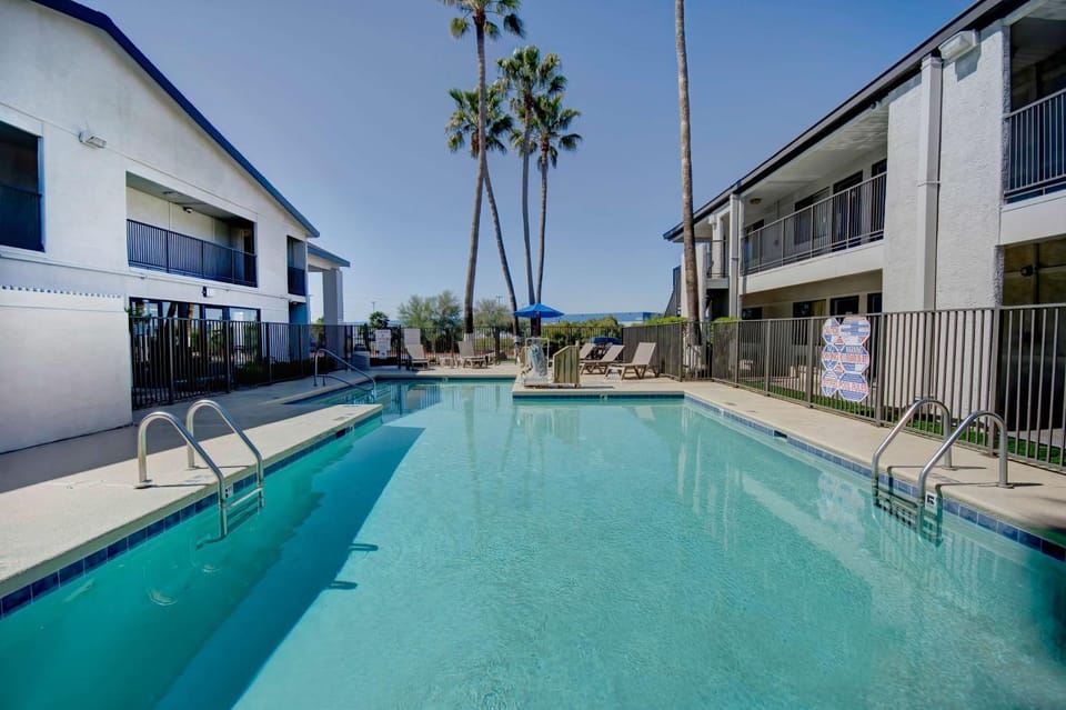 Pool view, Swimming pool