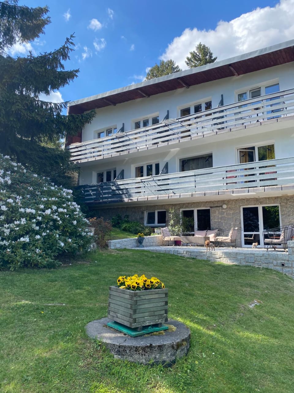 Property building, Spring, Garden, Balcony/Terrace