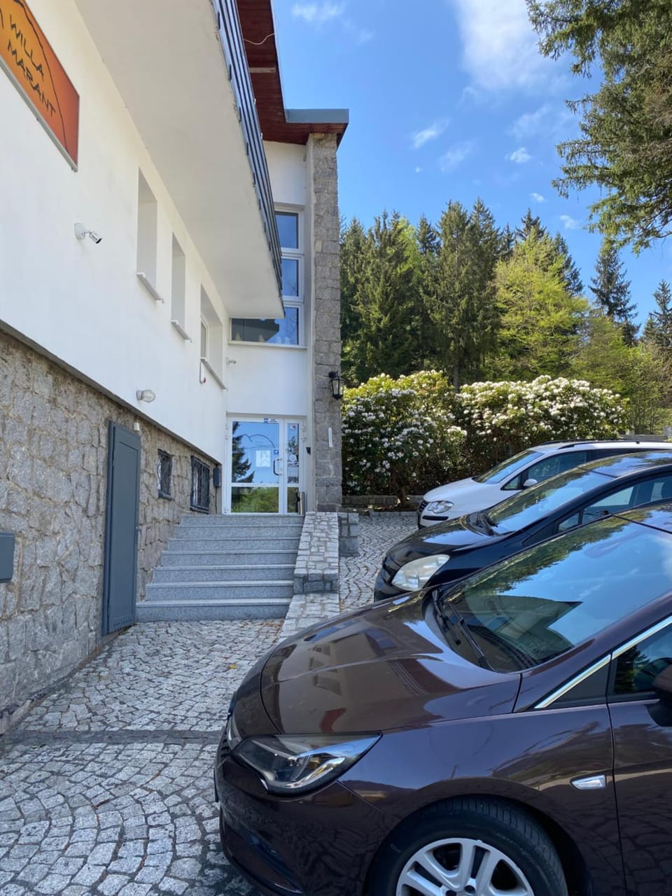 Property building, Day, Parking