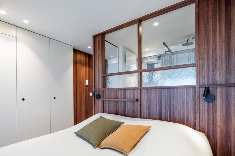 Photo of the whole room, wardrobe